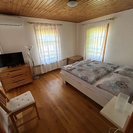 Stres-Less Sunny Apartments โคบาริด ภายนอก รูปภาพ